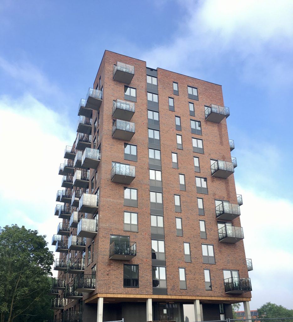 Aan de Rijnstraat in Den Bosch staat het 13 bouwlagen tellende appartementencomplex Rijnstraat